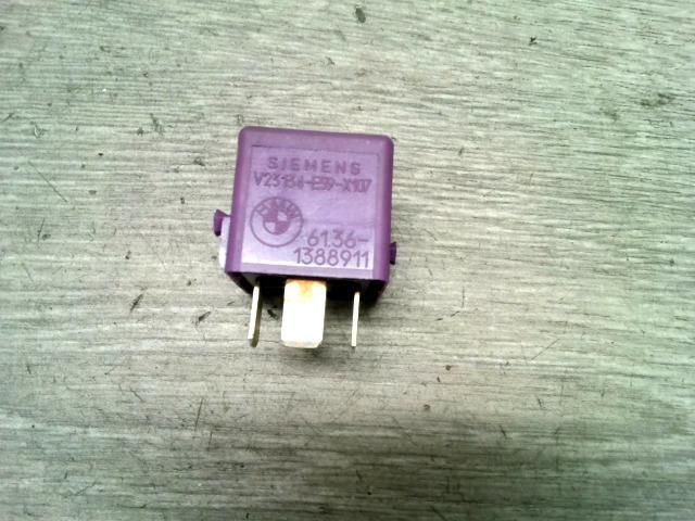 bontott BMW 5 E39 Relé