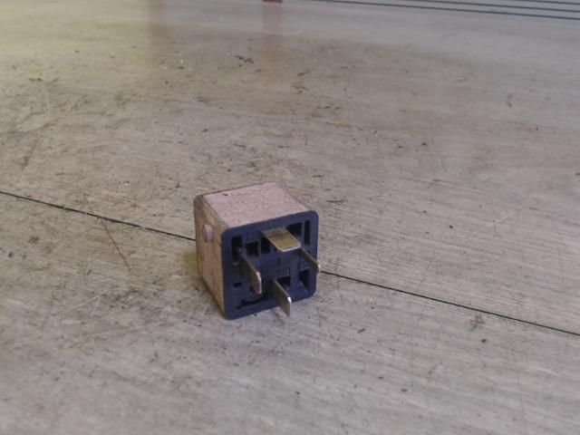 bontott BMW 5 E39 Relé