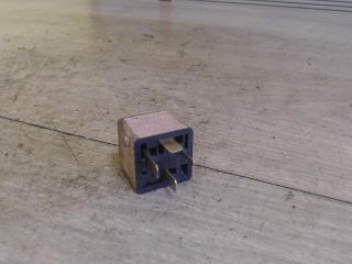 bontott BMW 5 E39 Relé