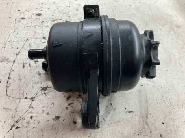 bontott BMW 5 E39 Szervóolaj Tartály