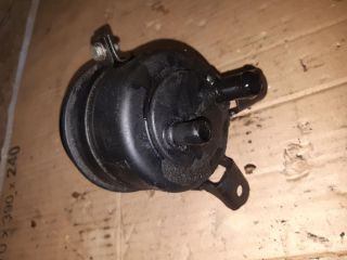 bontott BMW 5 E39 Szervóolaj Tartály