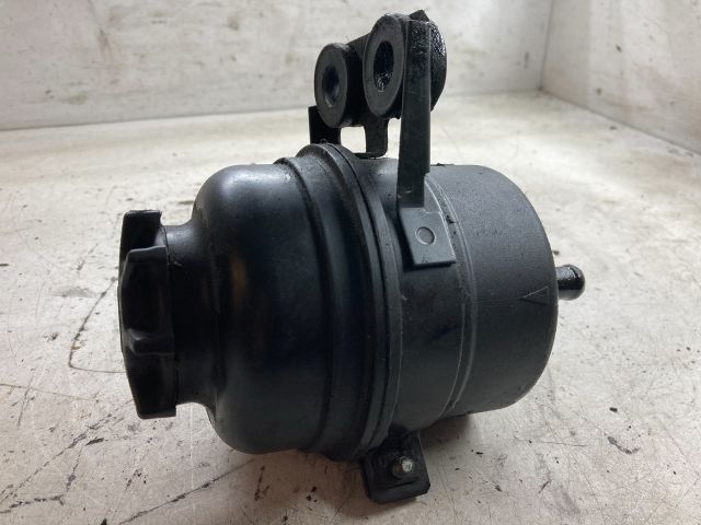 bontott BMW 5 E39 Szervóolaj Tartály