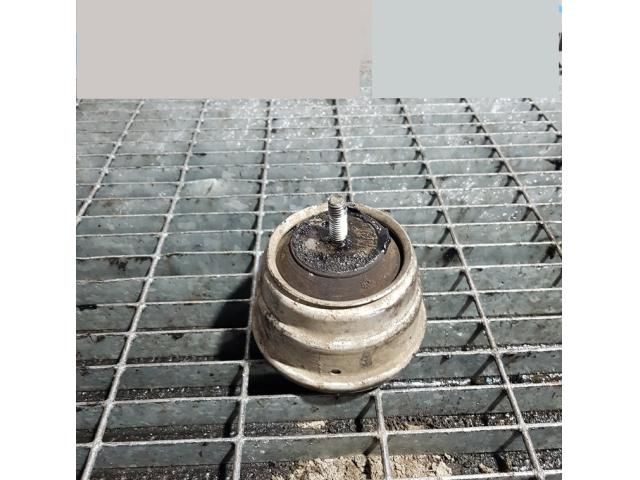 bontott BMW 5 E39 Tartó Bak