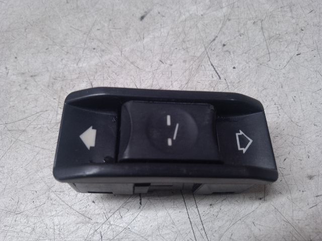 bontott BMW 5 E39 Tetőablak Kapcsoló