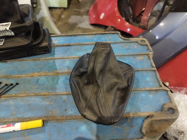 bontott BMW 5 E39 Váltószoknya