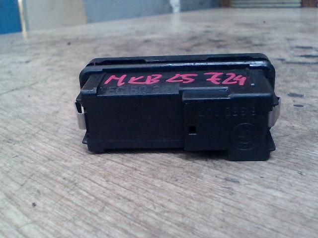 bontott BMW 5 E39 Vészvillogó Kapcsoló