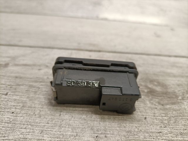 bontott BMW 5 E39 Vészvillogó Kapcsoló