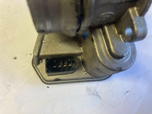 bontott BMW 5 E60 Fojtószelep (Elektromos)