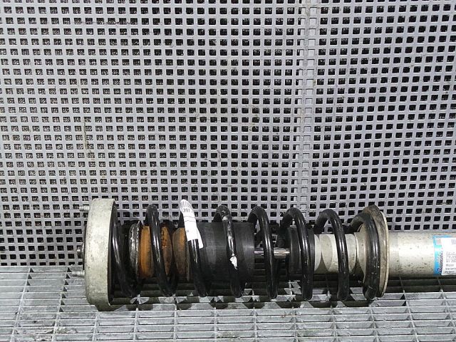 bontott BMW 5 E60 Hátsó Rugó