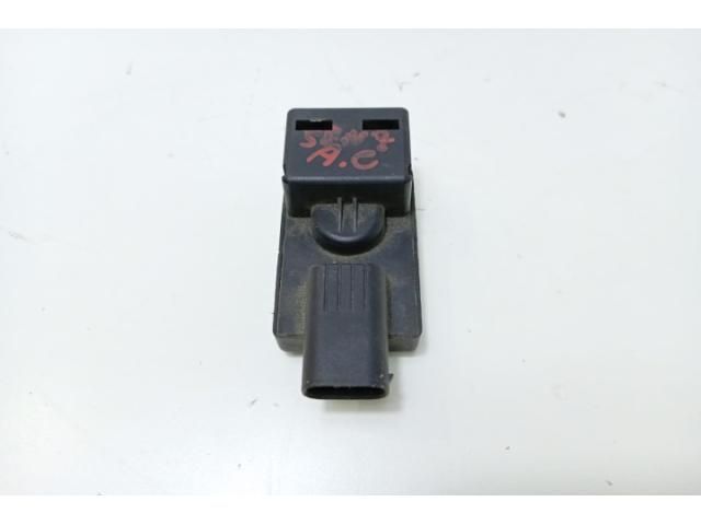 bontott BMW 5 E60 Jeladó (Magában)