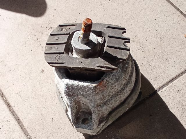 bontott BMW 5 E60 Motor Tartó Bak (Pozíciófüggetlen)