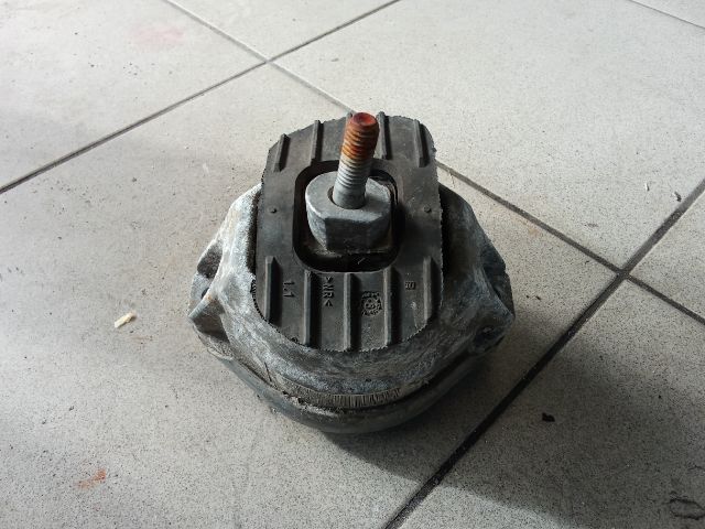 bontott BMW 5 E60 Motor Tartó Bak (Pozíciófüggetlen)