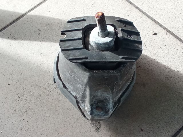bontott BMW 5 E60 Motor Tartó Bak (Pozíciófüggetlen)