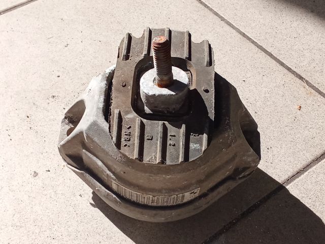 bontott BMW 5 E60 Motor Tartó Bak (Pozíciófüggetlen)