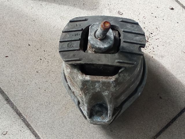 bontott BMW 5 E60 Motor Tartó Bak (Pozíciófüggetlen)