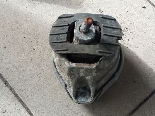 bontott BMW 5 E60 Motor Tartó Bak (Pozíciófüggetlen)