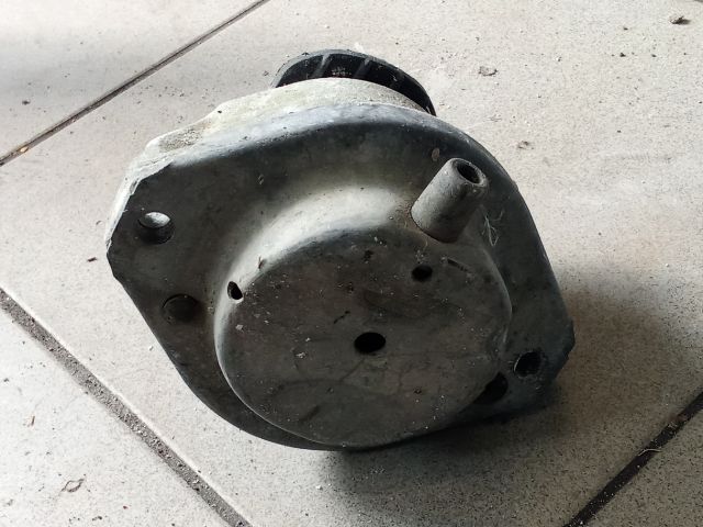 bontott BMW 5 E60 Motor Tartó Bak (Pozíciófüggetlen)