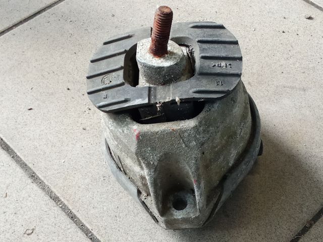 bontott BMW 5 E60 Motor Tartó Bak (Pozíciófüggetlen)