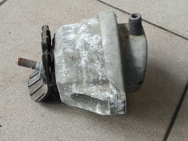 bontott BMW 5 E60 Motor Tartó Bak (Pozíciófüggetlen)