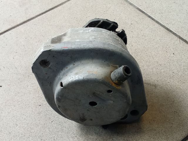 bontott BMW 5 E60 Motor Tartó Bak (Pozíciófüggetlen)