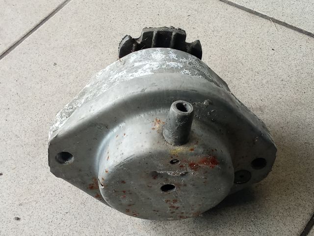 bontott BMW 5 E60 Motor Tartó Bak (Pozíciófüggetlen)