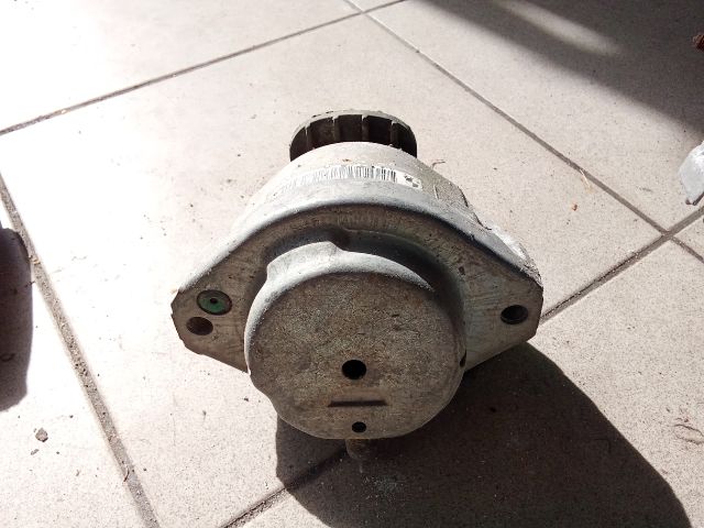 bontott BMW 5 E60 Motor Tartó Bak (Pozíciófüggetlen)