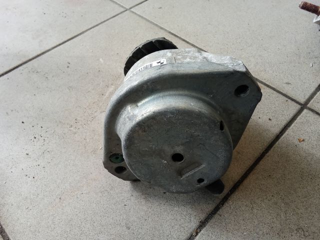 bontott BMW 5 E60 Motor Tartó Bak (Pozíciófüggetlen)