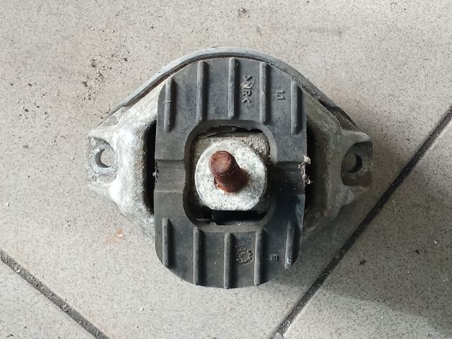 bontott BMW 5 E60 Motor Tartó Bak (Pozíciófüggetlen)
