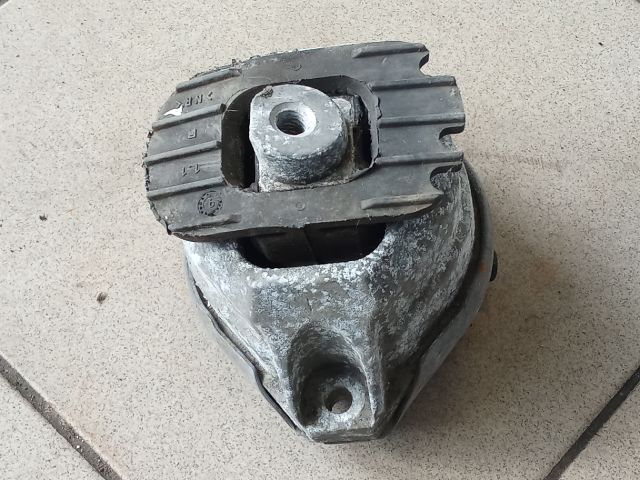 bontott BMW 5 E60 Motor Tartó Bak (Pozíciófüggetlen)