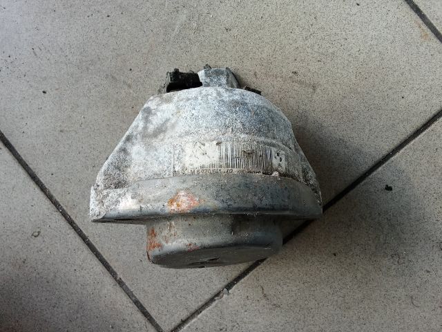 bontott BMW 5 E60 Motor Tartó Bak (Pozíciófüggetlen)