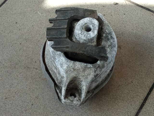 bontott BMW 5 E60 Motor Tartó Bak (Pozíciófüggetlen)