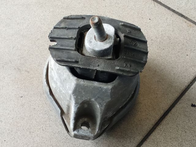 bontott BMW 5 E60 Motor Tartó Bak (Pozíciófüggetlen)