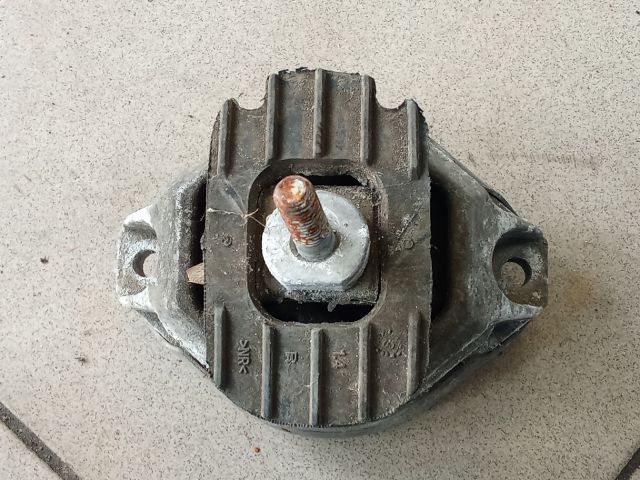 bontott BMW 5 E60 Motor Tartó Bak (Pozíciófüggetlen)