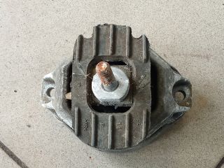 bontott BMW 5 E60 Motor Tartó Bak (Pozíciófüggetlen)