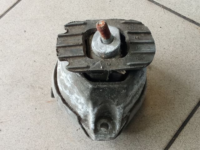 bontott BMW 5 E60 Motor Tartó Bak (Pozíciófüggetlen)