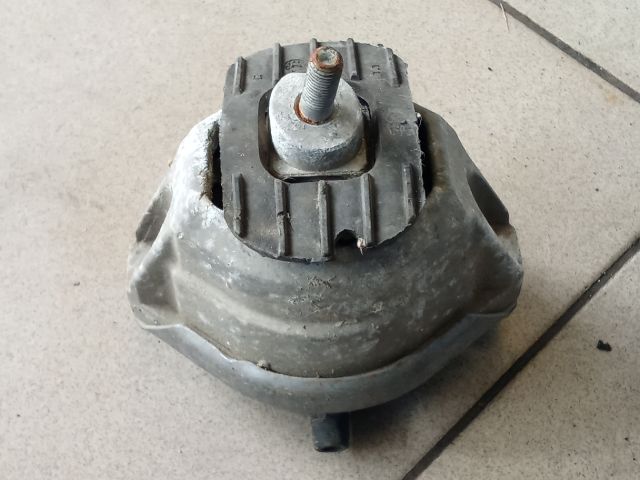 bontott BMW 5 E60 Motor Tartó Bak (Pozíciófüggetlen)