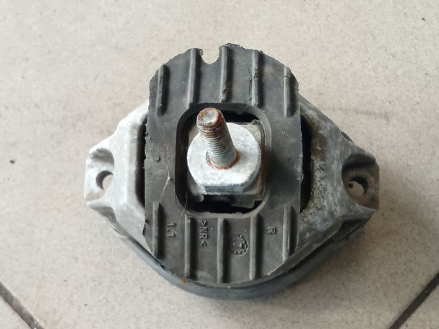 bontott BMW 5 E60 Motor Tartó Bak (Pozíciófüggetlen)