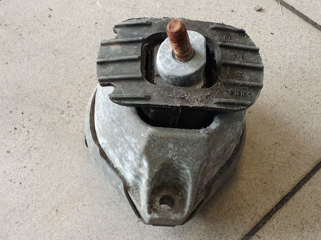 bontott BMW 5 E60 Motor Tartó Bak (Pozíciófüggetlen)
