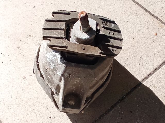 bontott BMW 5 E60 Motor Tartó Bak (Pozíciófüggetlen)