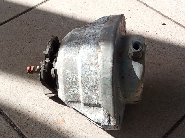 bontott BMW 5 E60 Motor Tartó Bak (Pozíciófüggetlen)