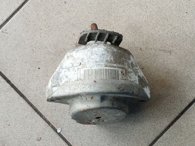 bontott BMW 5 E60 Motor Tartó Bak (Pozíciófüggetlen)