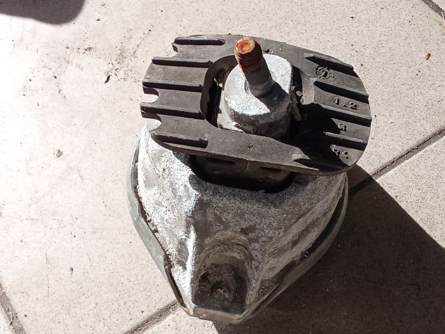 bontott BMW 5 E60 Motor Tartó Bak (Pozíciófüggetlen)