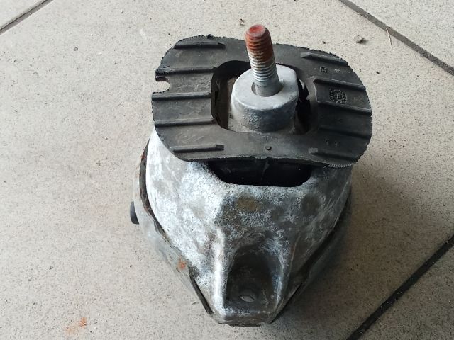 bontott BMW 5 E60 Motor Tartó Bak (Pozíciófüggetlen)