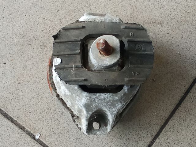 bontott BMW 5 E60 Motor Tartó Bak (Pozíciófüggetlen)