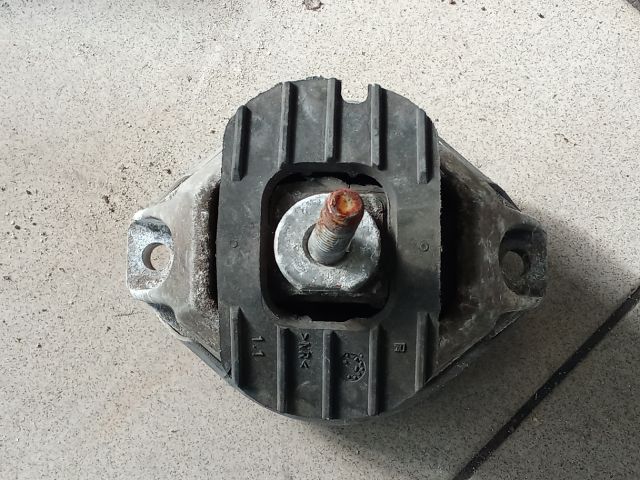 bontott BMW 5 E60 Motor Tartó Bak (Pozíciófüggetlen)