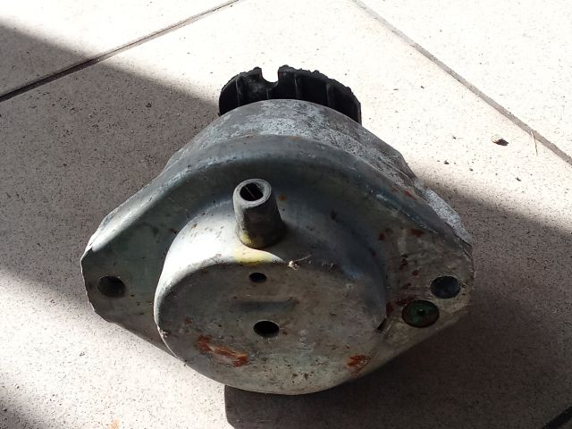 bontott BMW 5 E60 Motor Tartó Bak (Pozíciófüggetlen)