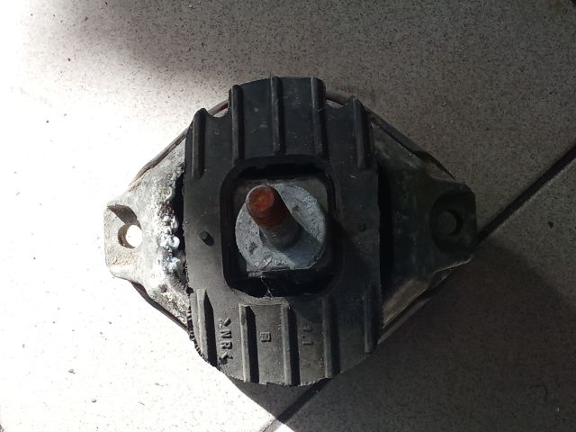 bontott BMW 5 E60 Motor Tartó Bak (Pozíciófüggetlen)