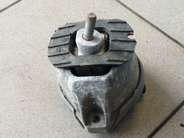 bontott BMW 5 E60 Motor Tartó Bak (Pozíciófüggetlen)