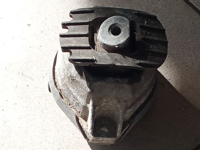 bontott BMW 5 E60 Motor Tartó Bak (Pozíciófüggetlen)