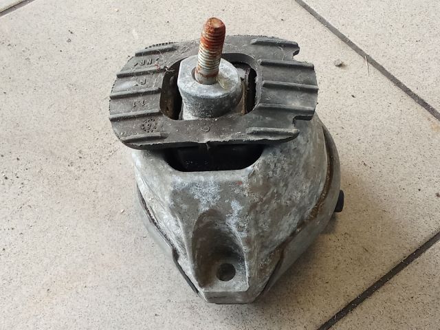 bontott BMW 5 E60 Motor Tartó Bak (Pozíciófüggetlen)
